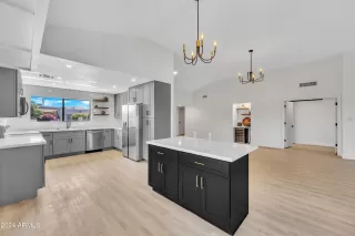 Photo #3: 6761289 Listing 