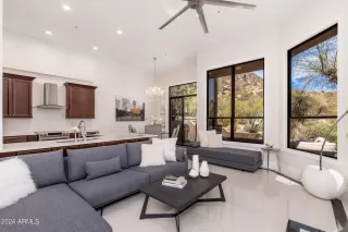 Photo #2: 6762081 Listing 