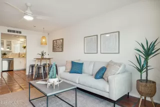 Photo #4: 6762365 Listing