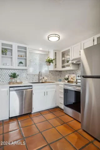 Photo #6: 6762365 Listing