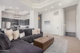 Photo #5: 6762520 Listing