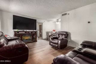 Photo #3: 6762599 Listing