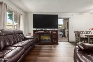 Photo #4: 6762599 Listing