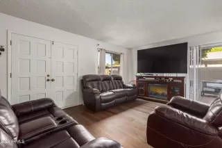 Photo #5: 6762599 Listing