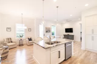 Photo #4: 6762760 Listing