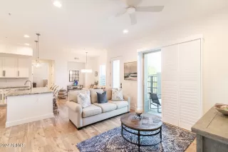 Photo #6: 6762760 Listing