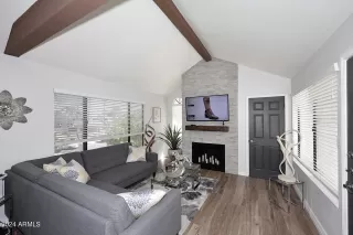 Photo #4: 6762984 Listing