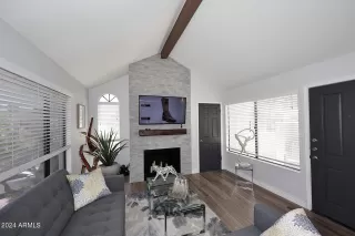 Photo #5: 6762984 Listing