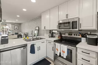 Photo #2: 6763327 Listing 