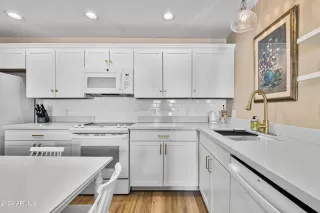 Photo #6: 6764409 Listing 