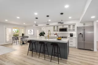 Photo #3: 6764943 Listing 