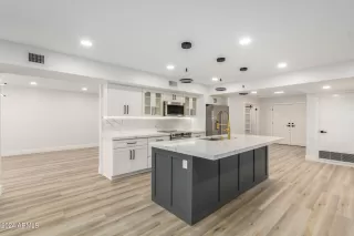 Photo #4: 6764943 Listing 