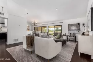 Photo #5: 6765370 Listing