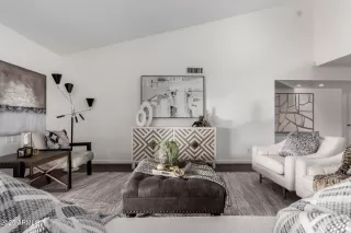 Photo #6: 6765370 Listing