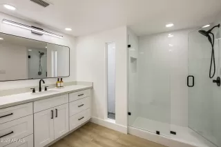 Photo #6: 6765759 Listing