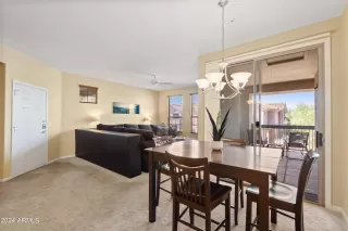 Photo #5: 6766177 Listing