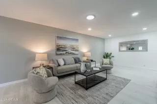 Photo #5: 6766335 Listing