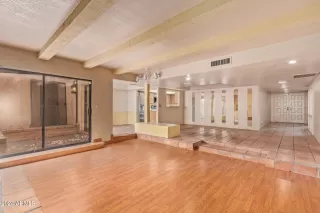 Photo #5: 6766462 Listing