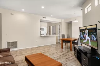 Photo #5: 6766632 Listing 