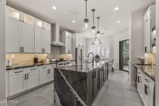 Photo #2: 6766674 Listing