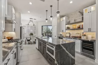 Photo #3: 6766674 Listing
