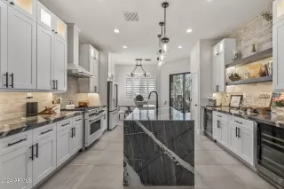 Photo #4: 6766674 Listing