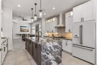 Photo #5: 6766674 Listing