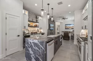 Photo #6: 6766674 Listing