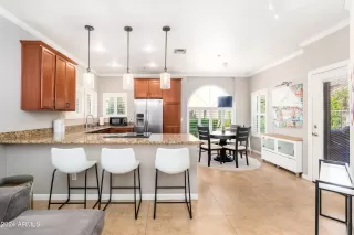 Photo #6: 6766956 Listing