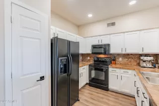 Photo #4: 6769196 Listing