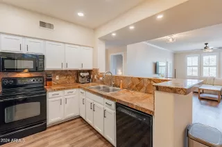 Photo #5: 6769196 Listing
