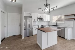 Photo #5: 6769200 Listing 