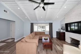 Photo #4: 6769405 Listing