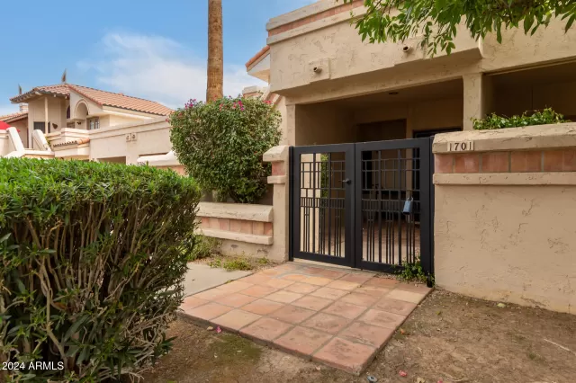 MLS: 6769773 Condo For Sale