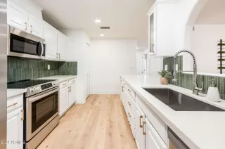 Photo #5: 6769876 Listing