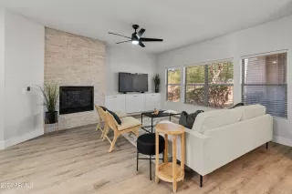 Photo #4: 6769890 Listing