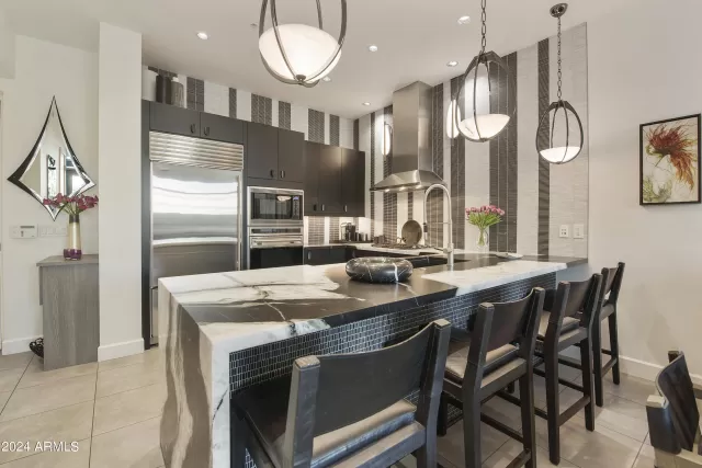 MLS: 6769906 Condo For Sale