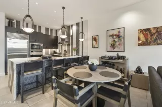 Photo #5: 6769906 Listing