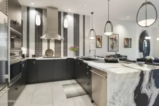 Photo #6: 6769906 Listing