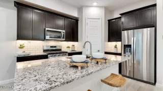 Photo #6: 6769923 Listing 