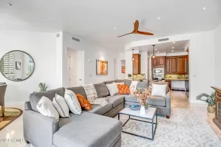 Photo #5: 6770000 Listing