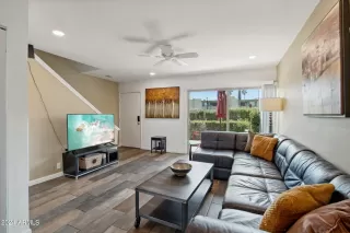 Photo #5: 6770847 Listing