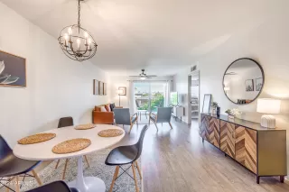 Photo #5: 6770942 Listing 