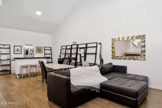 Photo #4: 6771323 Listing