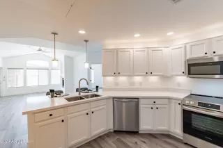 Photo #3: 6772068 Listing