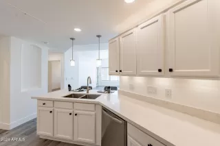 Photo #6: 6772068 Listing