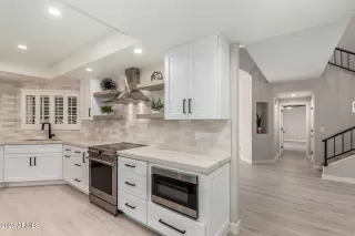 Photo #2: 6772186 Listing