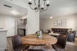 Photo #4: 6772266 Listing