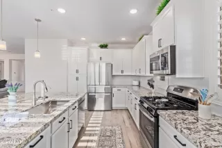 Photo #2: 6772385 Listing 