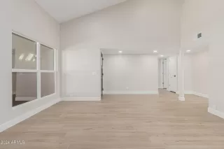 Photo #5: 6772779 Listing